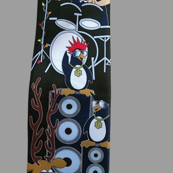 🎄Christmas tie Hallmark Holiday Traditions⛄ - Picture 5 of 8